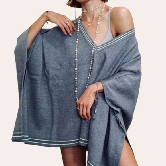 House of Harlow 1960 Gray V-Neck Poncho Sweater - Picture 3 of 7